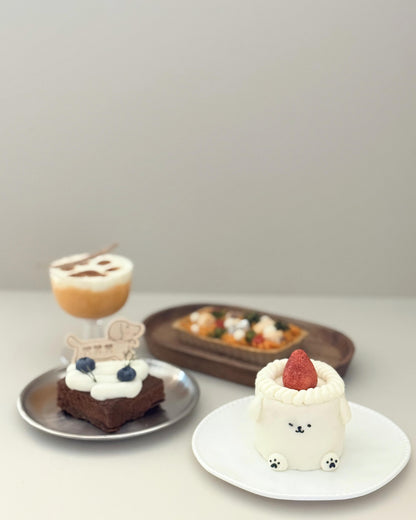 STRAWBERRY CREAM CAKE // pet cake