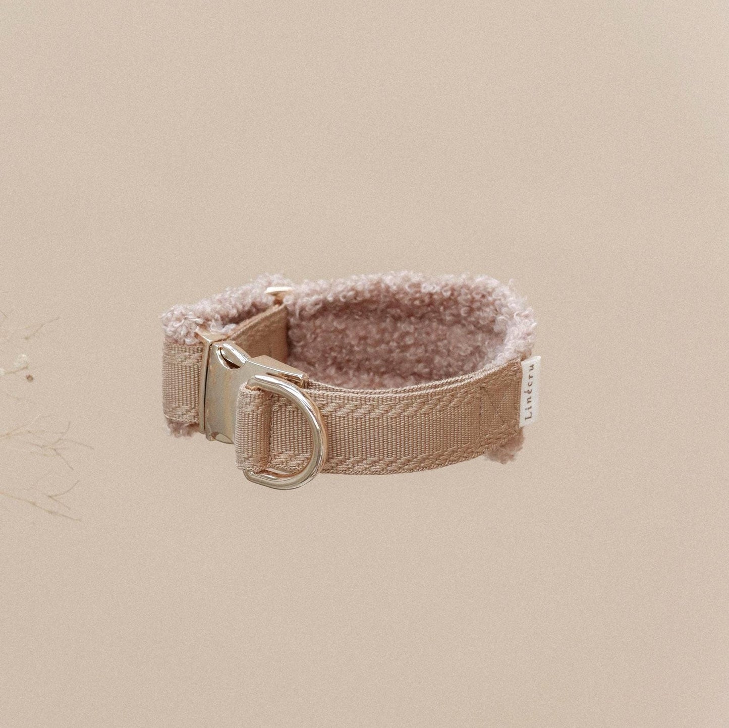 LIÉE // fluffy martingale collar